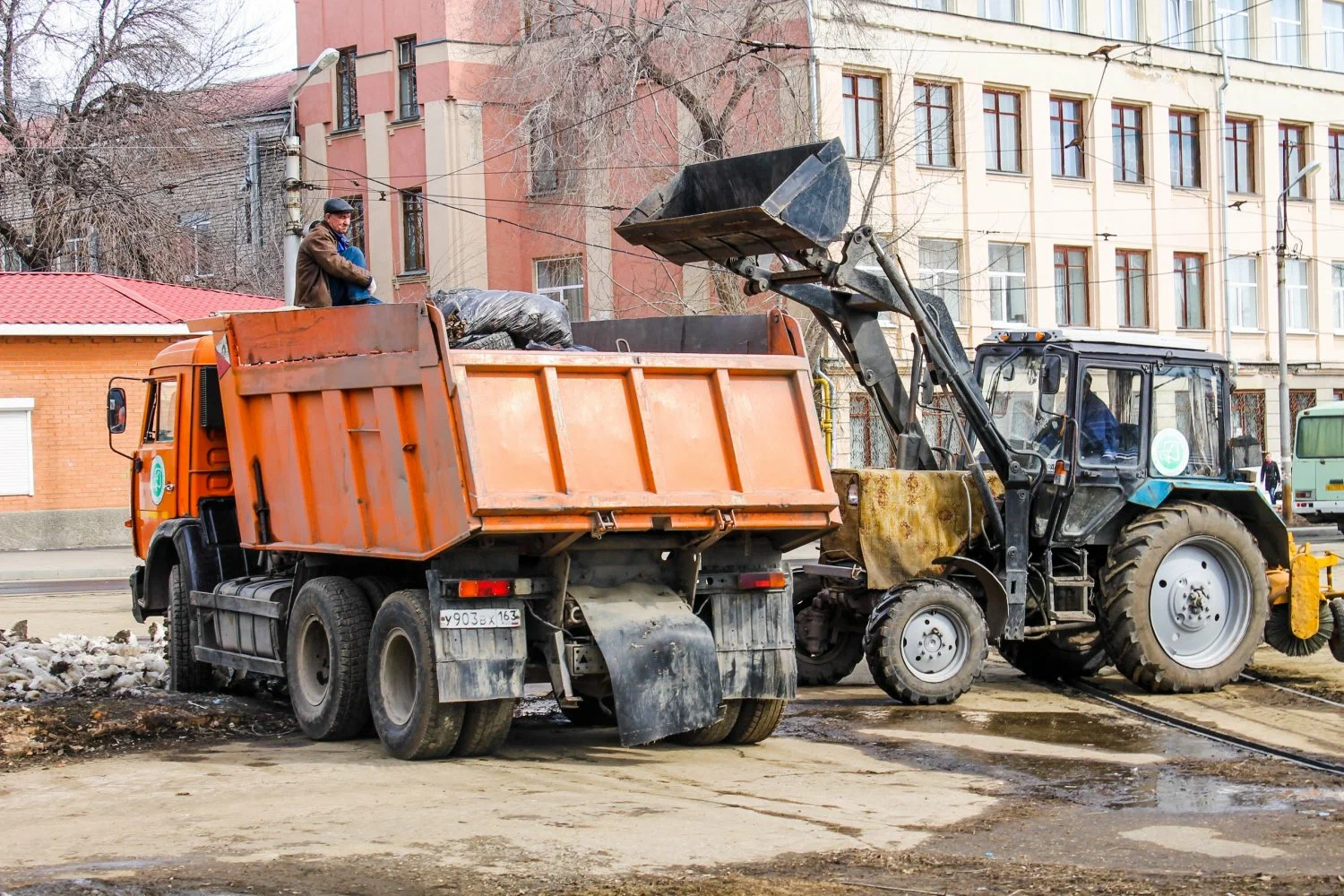 Вывоз мусора Камазом в Казани – аренда и заказ Камаза 10 тонн от 2495 руб. в ПроМусор