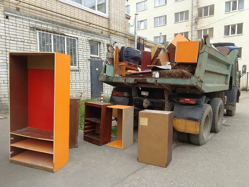Вывоз шкафа в Казани от ПроМусор — недорого, демонтаж, утилизация, вывоз из квартиры от 902 руб