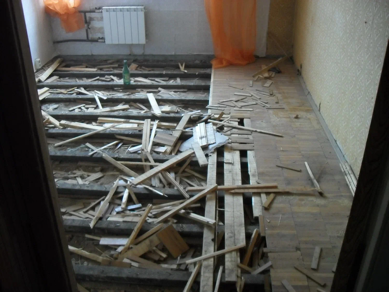 Демонтаж пола с вывозом строительного мусора в Казани в октябре